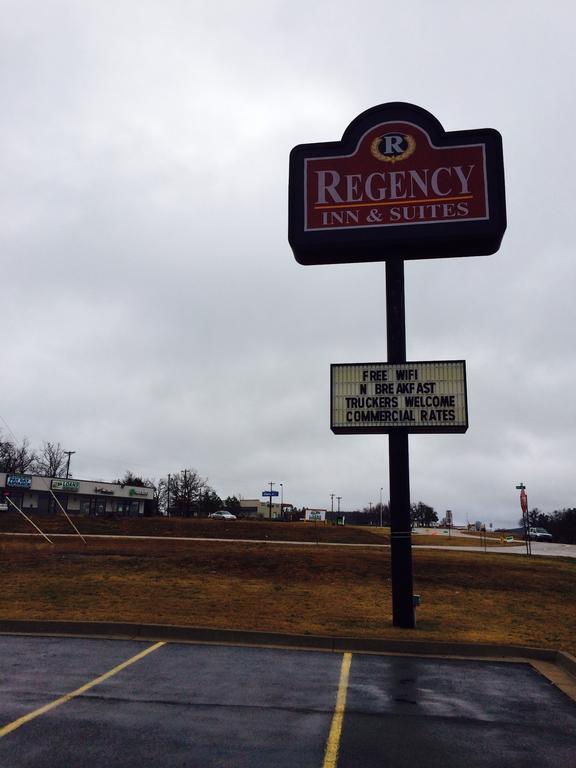 Regency Inn And Suites Stilwell Exterior photo