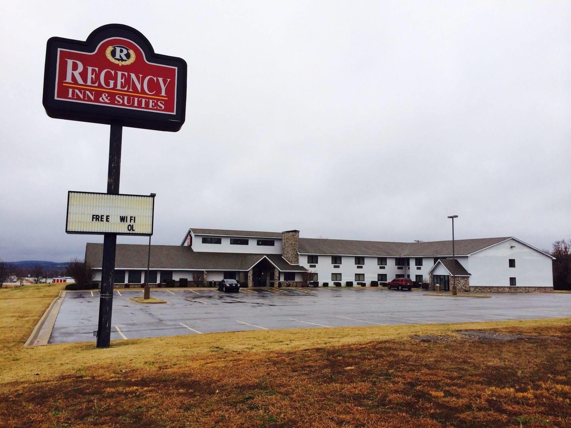 Regency Inn And Suites Stilwell Exterior photo