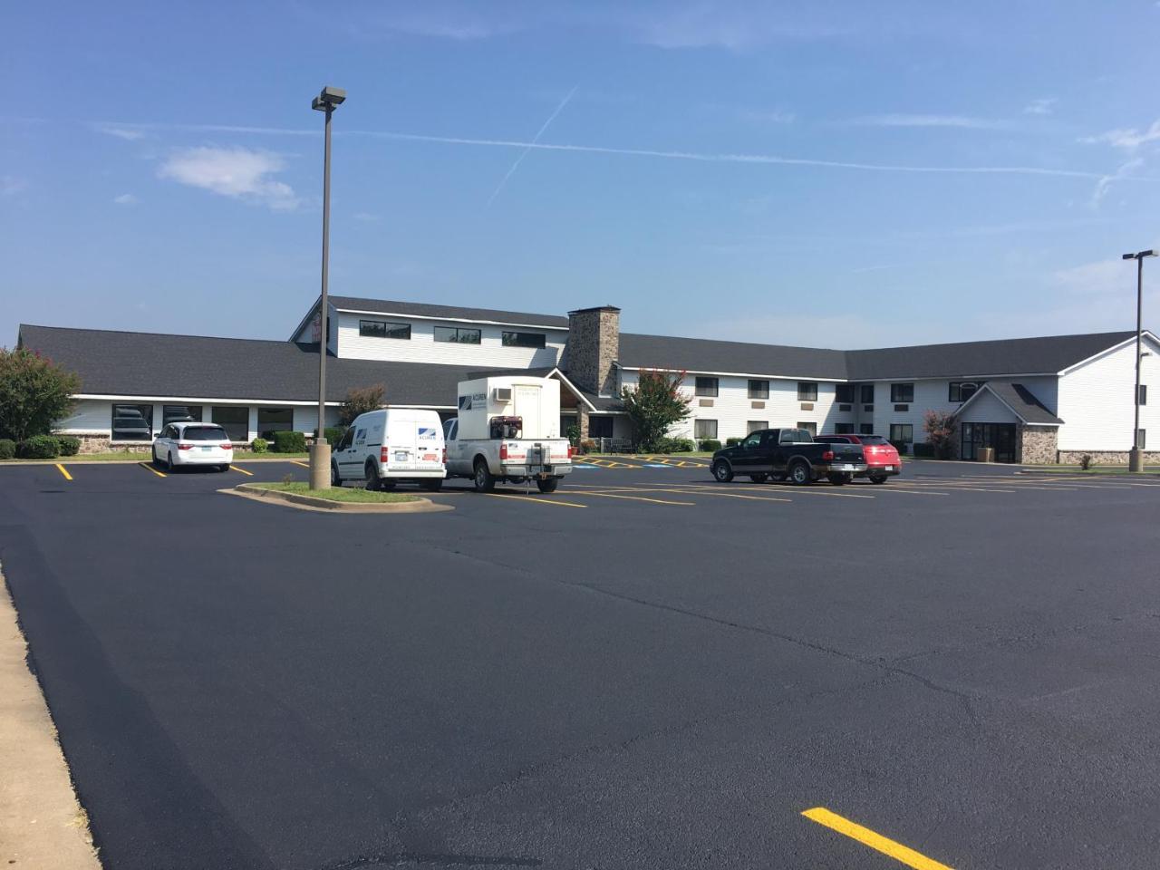 Regency Inn And Suites Stilwell Exterior photo