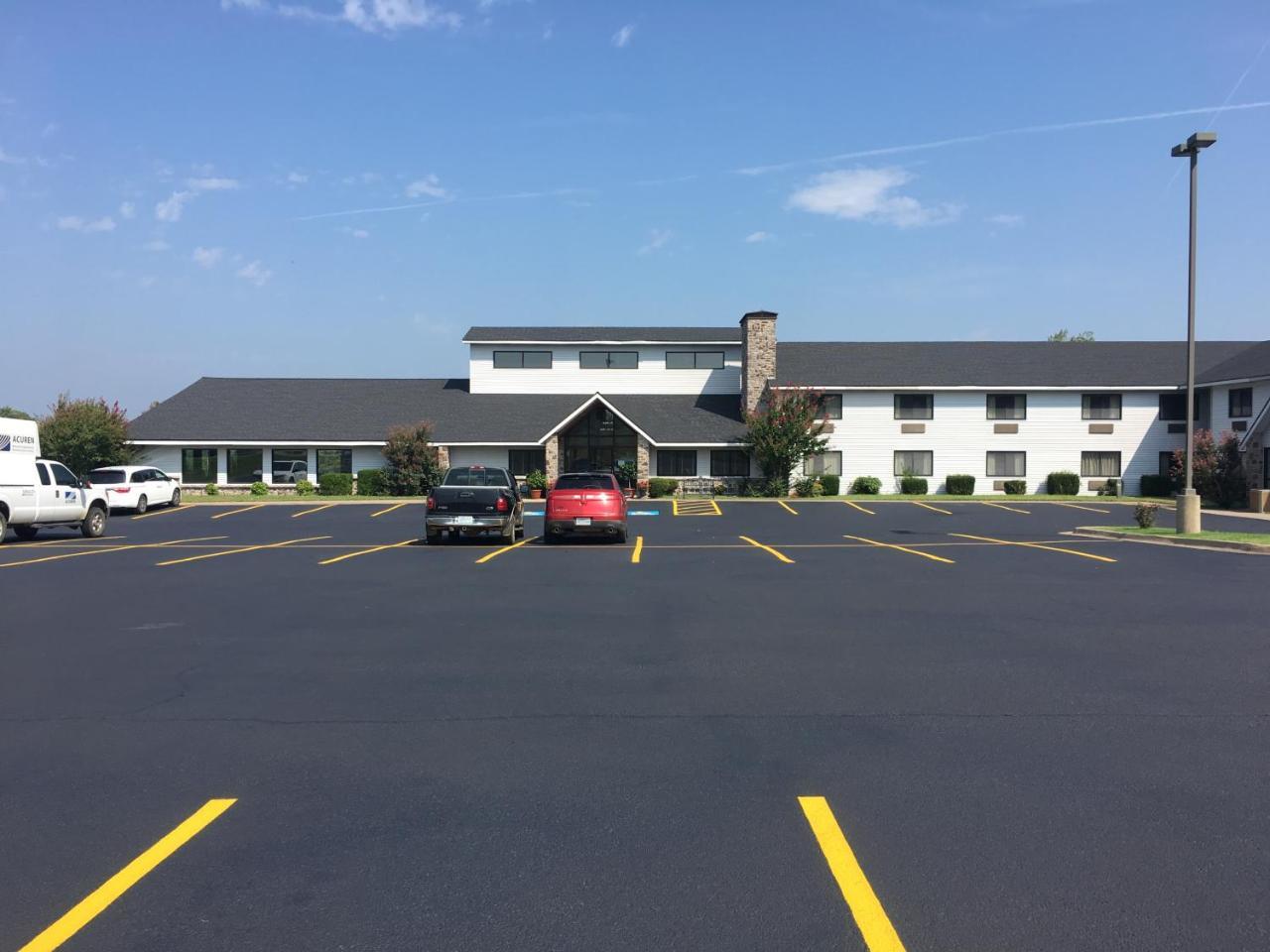 Regency Inn And Suites Stilwell Exterior photo