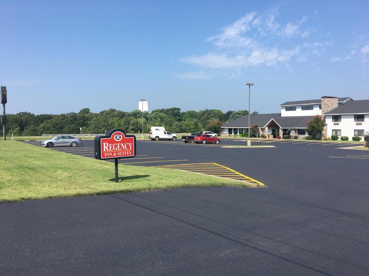 Regency Inn And Suites Stilwell Exterior photo